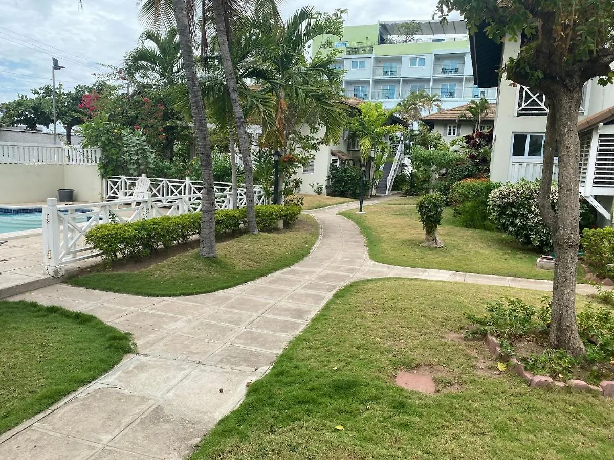 Finest Accommodation Renfrew Place 4-12 Renfrew Rd 2 Bedroom 2 Bat Apt # 15 New Kinston Jamaica Kingston