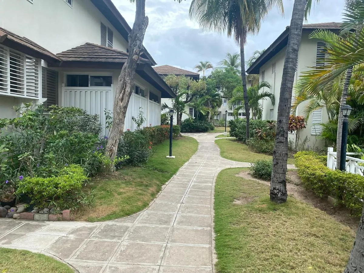 Finest Accommodation Renfrew Place 4-12 Renfrew Rd 2 Bedroom 2 Bat Apt # 15 New Kinston Jamaica Kingston Apartmán