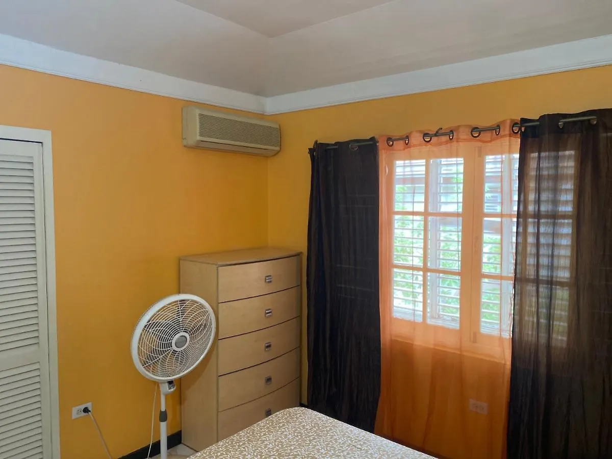 Finest Accommodation Renfrew Place 4-12 Renfrew Rd 2 Bedroom 2 Bat Apt # 15 New Kinston Jamaica Kingston