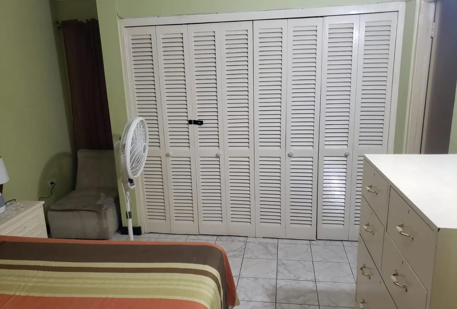 Finest Accommodation Renfrew Place 4-12 Renfrew Rd 2 Bedroom 2 Bat Apt # 15 New Kinston Jamaica Kingston Jamajka
