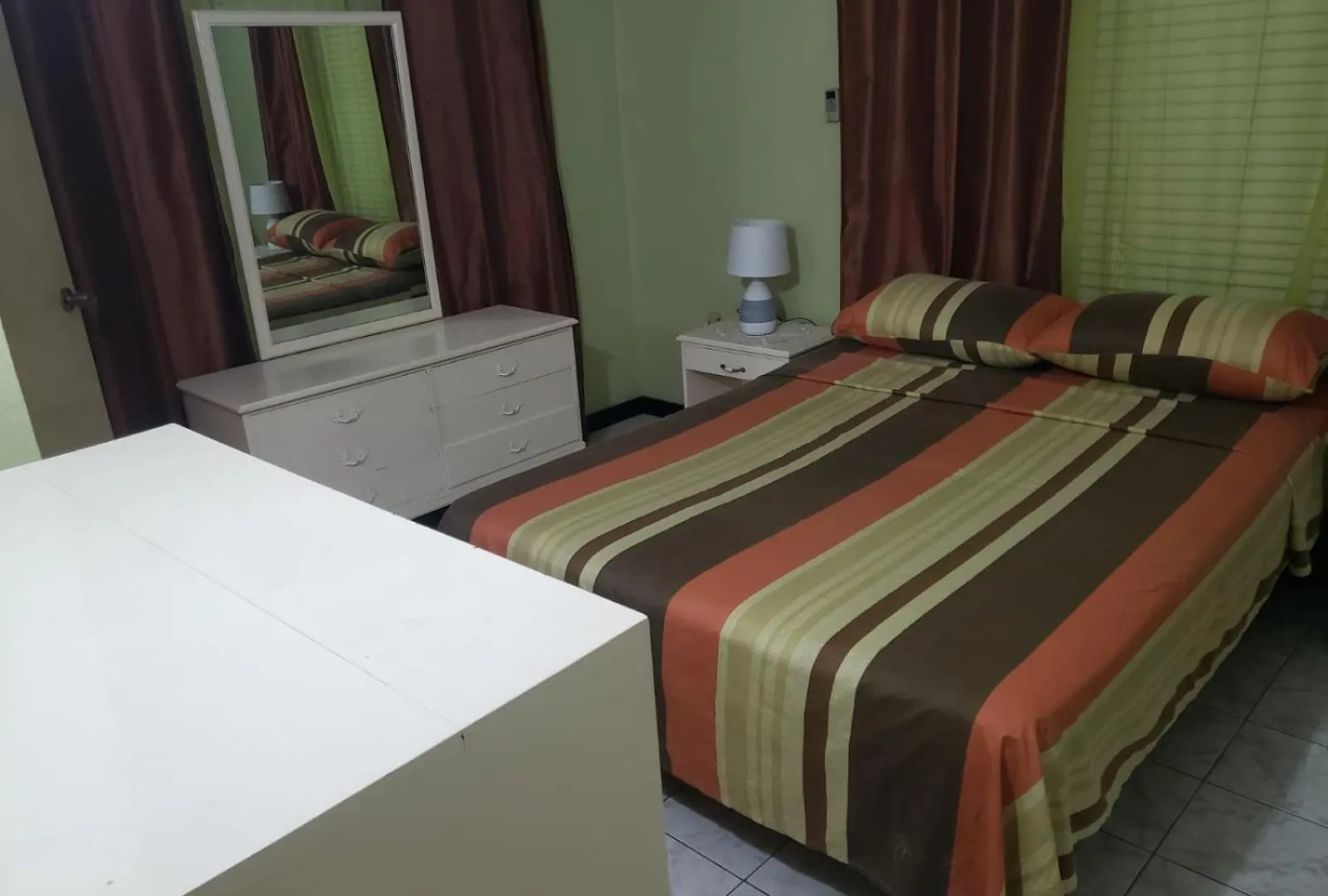 Finest Accommodation Renfrew Place 4-12 Renfrew Rd 2 Bedroom 2 Bat Apt # 15 New Kinston Jamaica Kingston 0*,  Jamajka